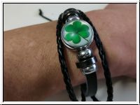 Schickes Armband mit Kleeblatt für alle Fans